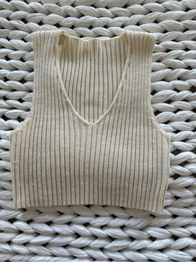 Ribbed V-Neck Knit Crop Top - Cream